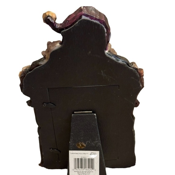 Poly Pretty Heavy Resin Christmas Frame with Santa Design - Holds 4x6 Picture - Picture 3 of 7